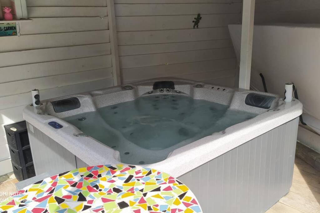 Appartement Tout Confort Au Calme Avec Jacuzzi Mouguerre Luaran gambar